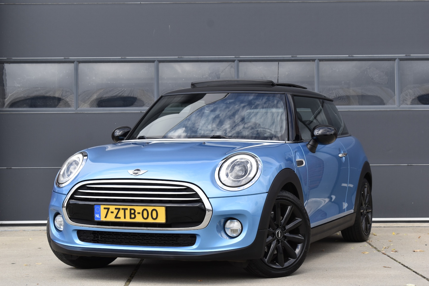 MINI 3-Deurs - 1.5 Cooper Chili Business Pano - Navi - Leer - Cruise - NAP - AutoWereld.nl
