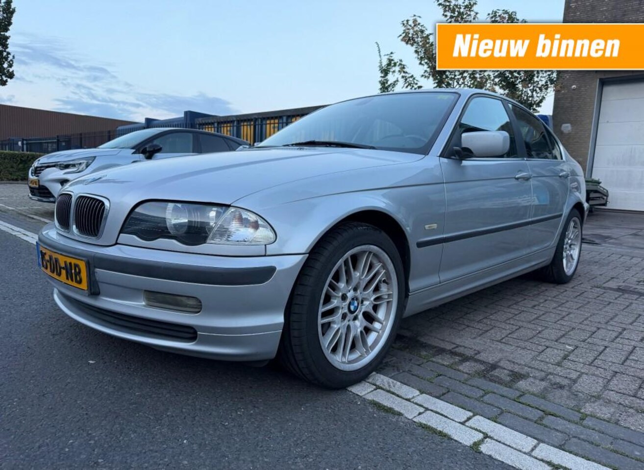 BMW 3-serie - 320i Executive CLIMA SCH. DAK RIJDT GOED PDC LMV NAP APK - AutoWereld.nl