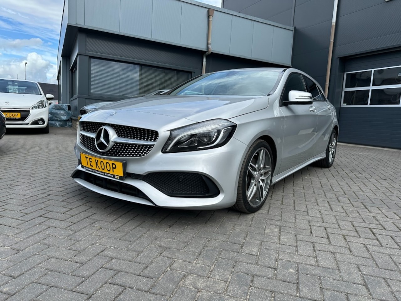 Mercedes-Benz A-klasse - A160 AMG-Line Navigatie - AutoWereld.nl
