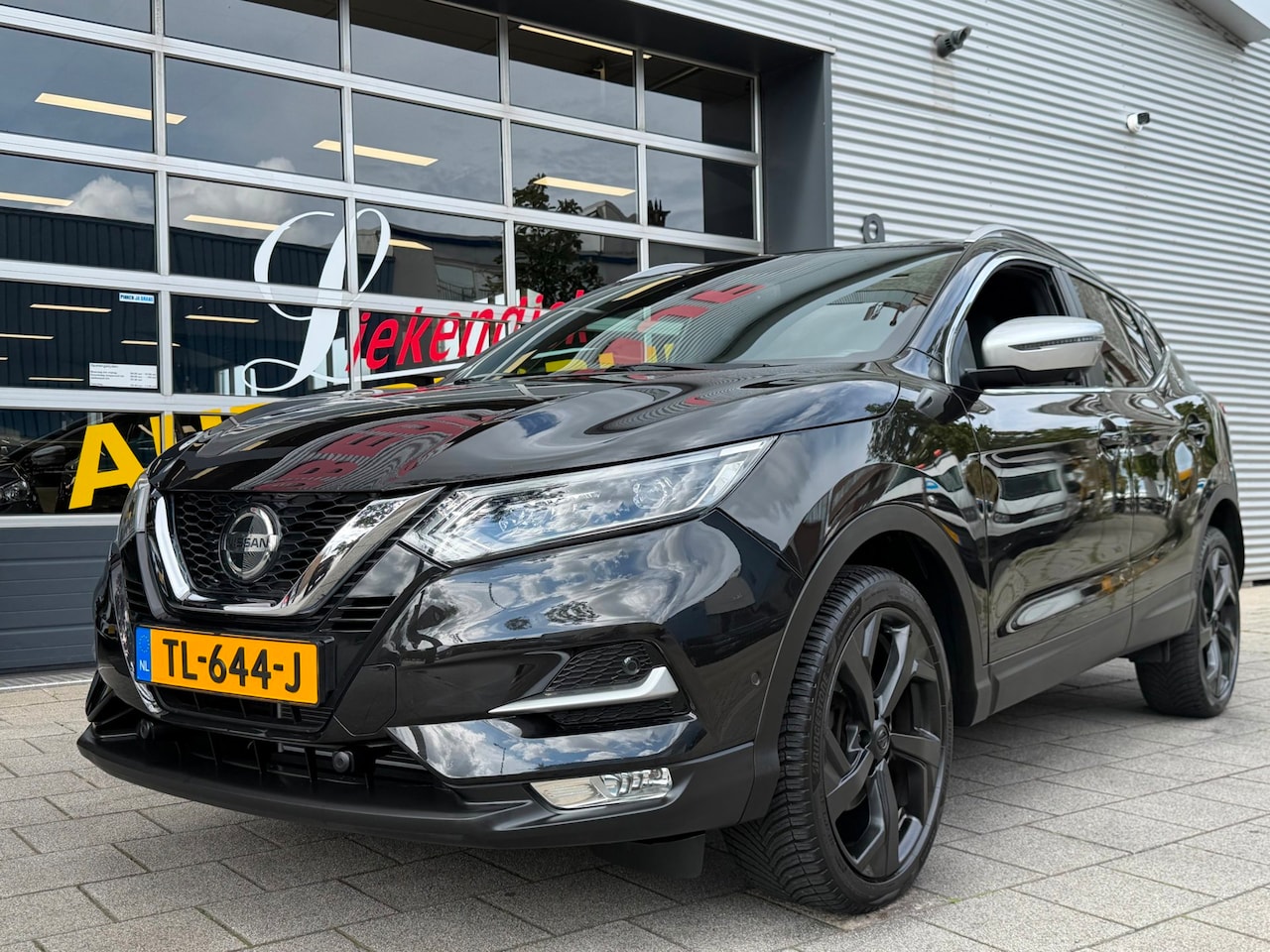 Nissan Qashqai - 1.2 Tekna + - Panorama dak I Navigatie I Airco I Leer I Sport pakket + Velgen 19 inch I De - AutoWereld.nl