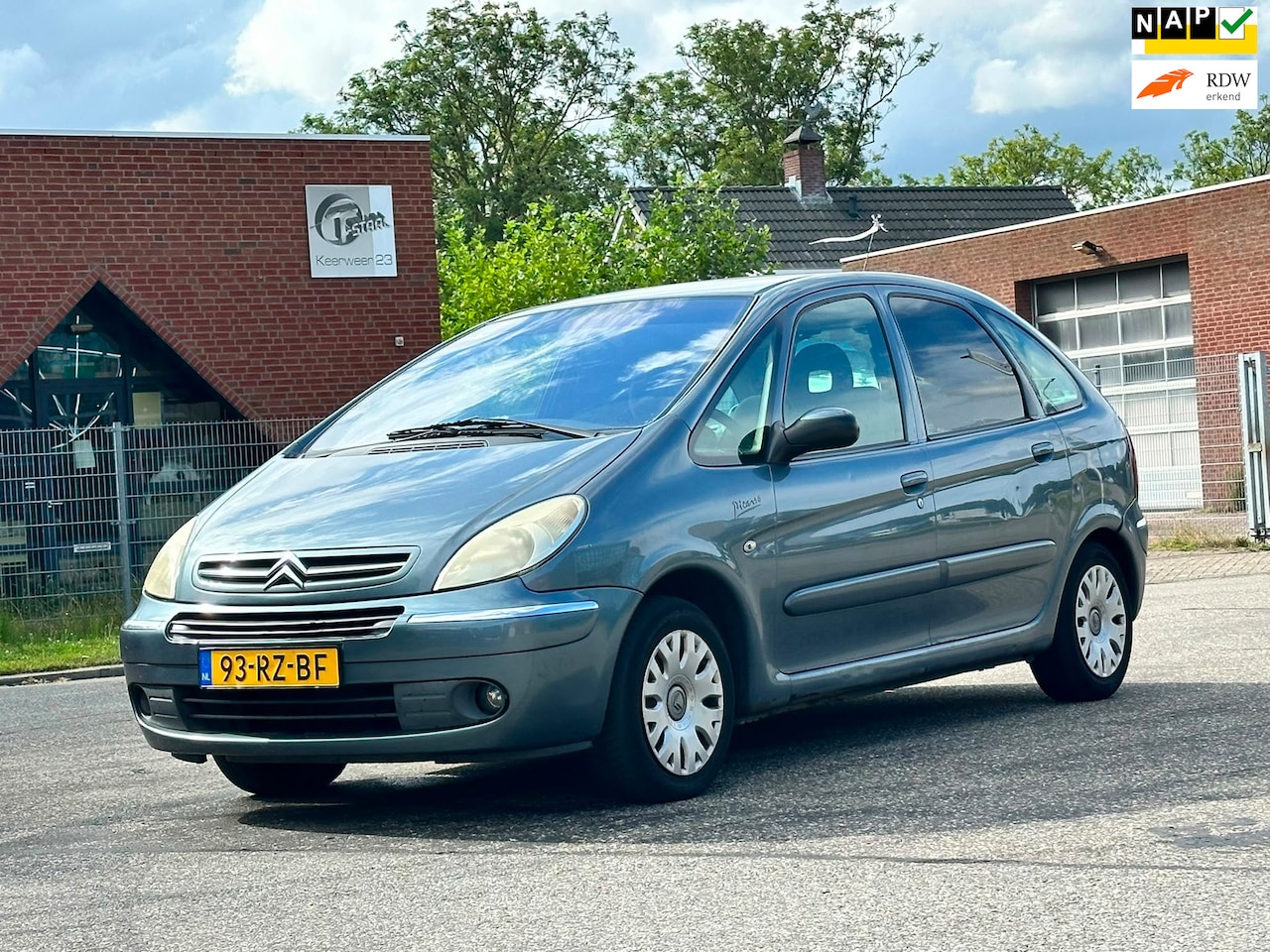 Citroën Xsara Picasso - 2.0i-16V Attraction Automaat*Cruise*Airco*Trekhaak*NAP*APK* - AutoWereld.nl