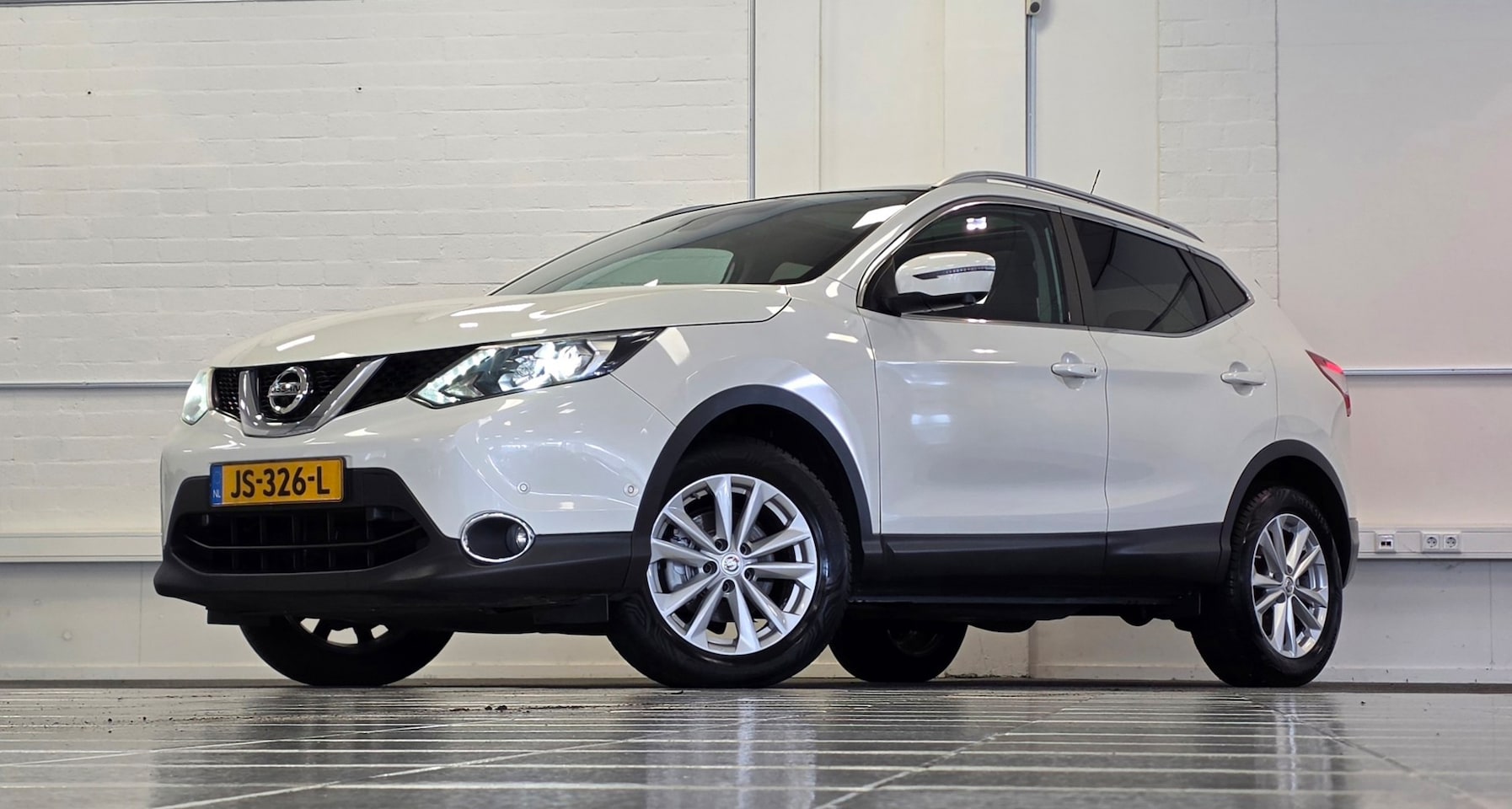 Nissan Qashqai - 1.2 Business Edition Leder Pano Trekhaak Mooi! - AutoWereld.nl
