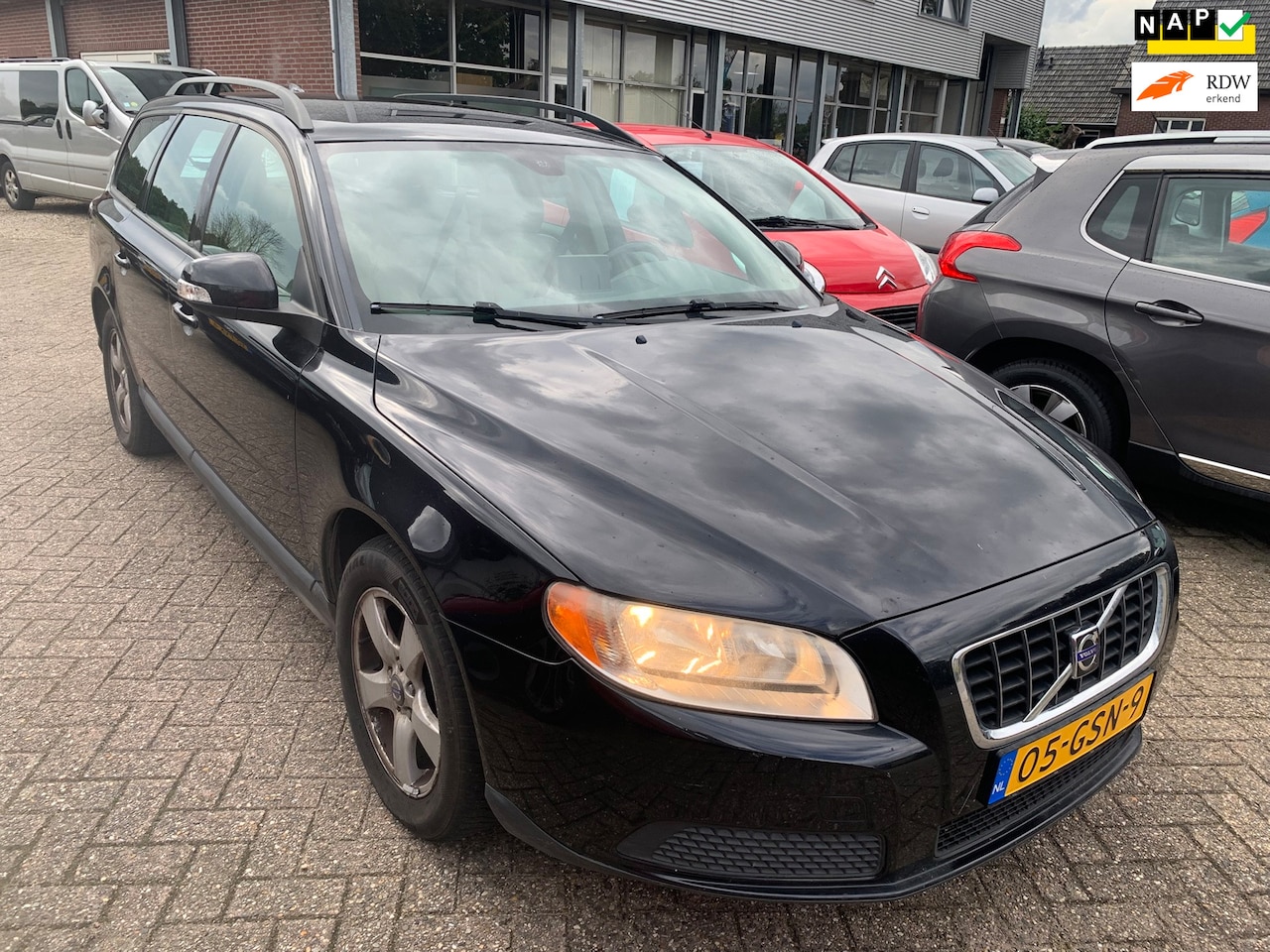 Volvo V70 - 2.0 Kinetic 2008 € 1.950,- 1 JAAR APK MOTORSTORING / SCHADE - AutoWereld.nl