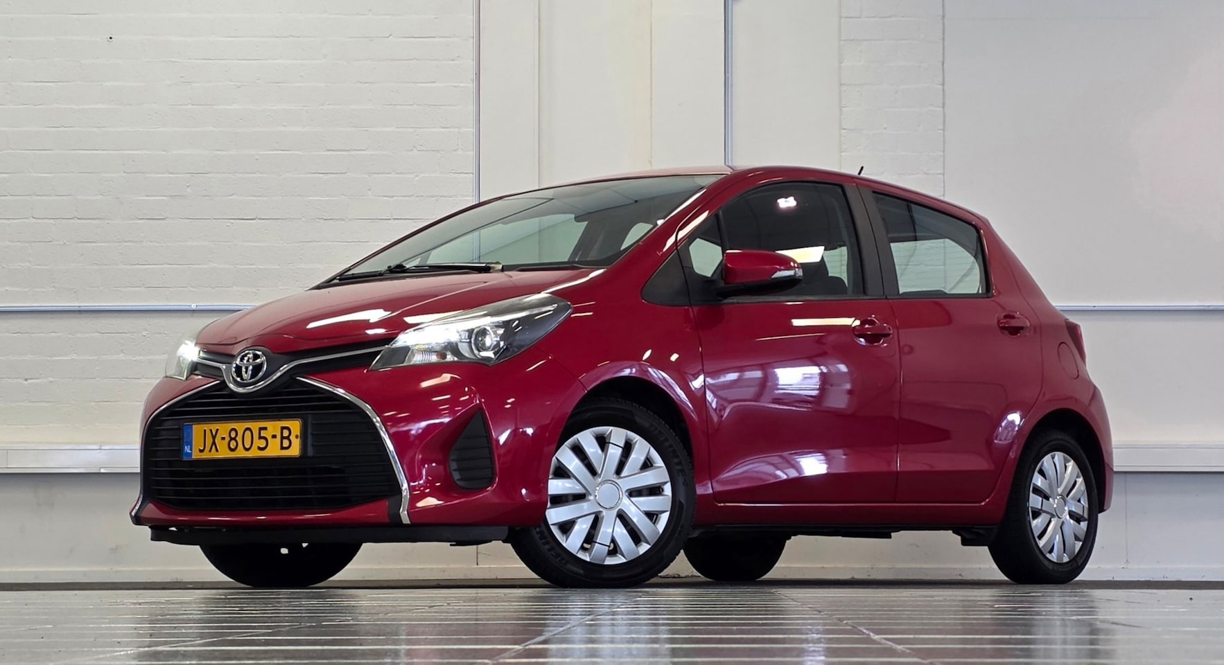 Toyota Yaris - 1.3 VVT-i Aspiration 100% Onderhouden Camera APK 28-06-2027 - AutoWereld.nl