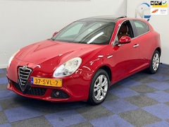 Alfa Romeo Giulietta - 1.4 T Distinctive / PANORAMADAK / RIJDT SCHAKELT GOED / NAVI-MULTIEMEDIA