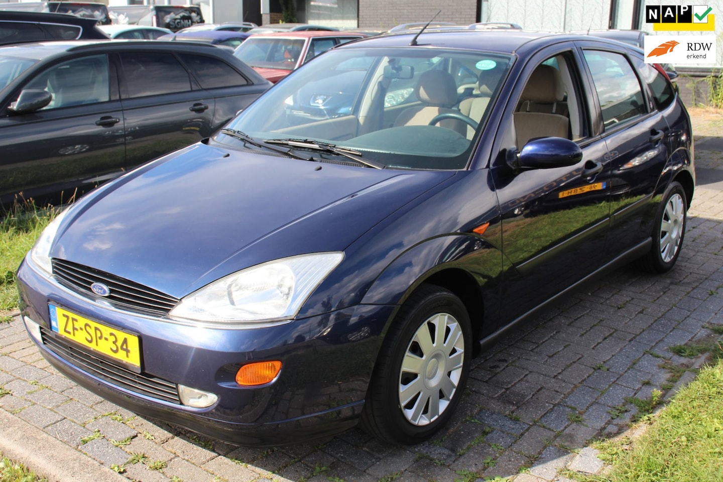 Ford Focus - 1.6-16V Ghia 5-Deurs Airco 166.000km NAP! APK juli 2027! Notenhout Trekhaak - AutoWereld.nl