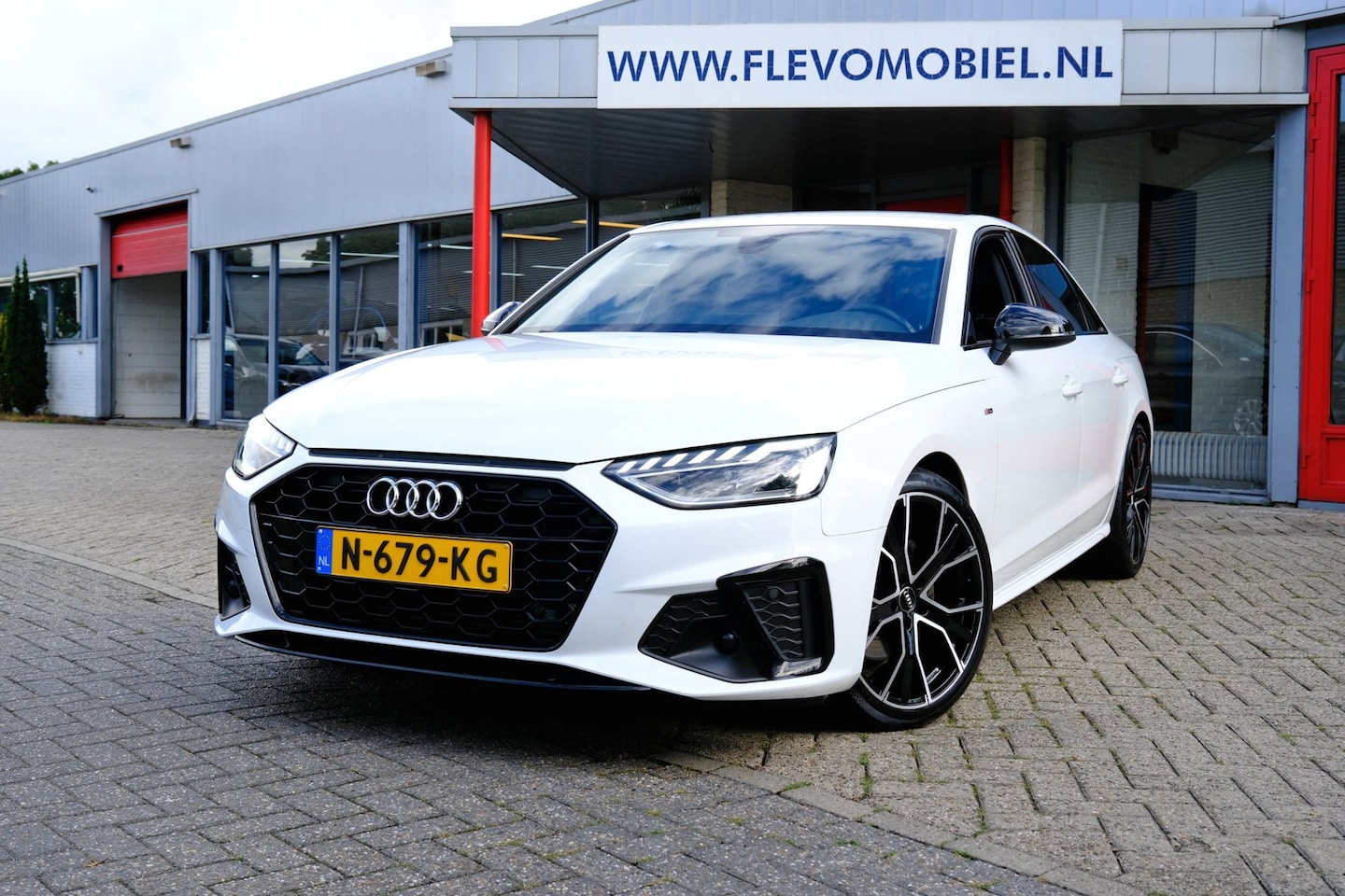 Audi A4 Limousine - 35 TFSI S edition Competition S-line Aut. -Half Leder- - AutoWereld.nl
