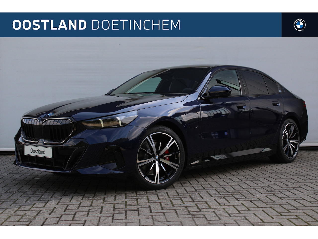 BMW 5-serie - 530e M Sport Automaat / Panoramadak / Bowers & Wilkins / M Multifunctionele Stoelen / Ada - AutoWereld.nl