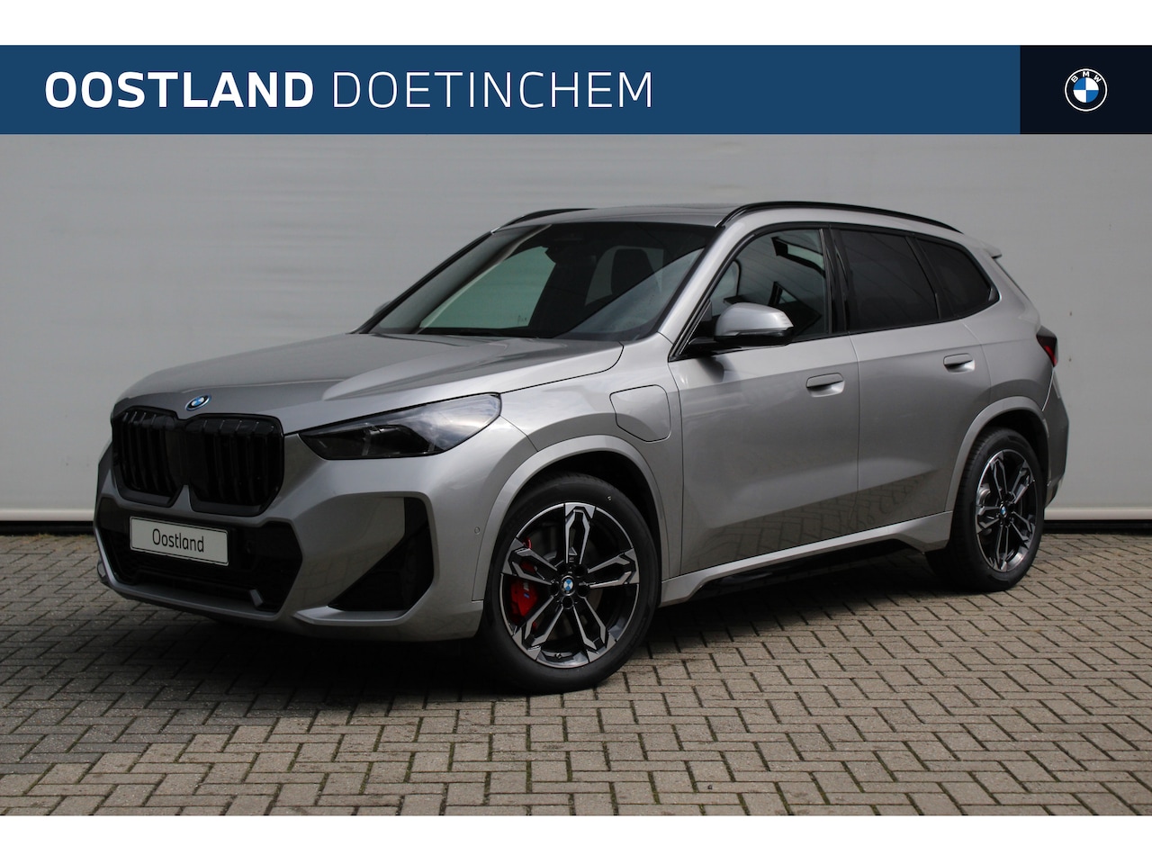 BMW X1 - xDrive25e M Sport Automaat / Panoramadak / Trekhaak / Sportstoelen / Achteruitrijcamera / - AutoWereld.nl