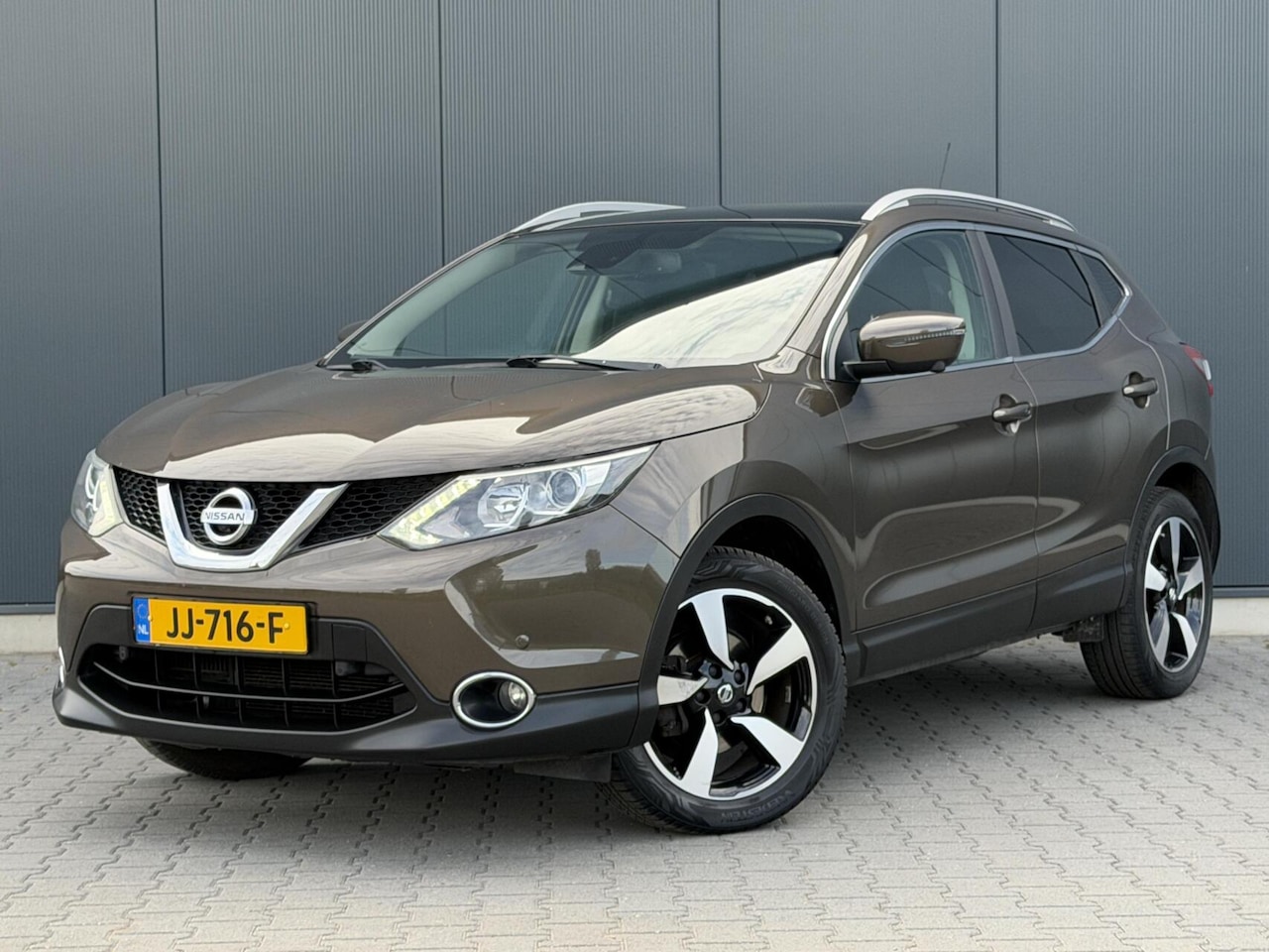 Nissan Qashqai - 1.2 N-Connecta 360° Camera - Pano - Led - Navi - Trekhaak - AutoWereld.nl