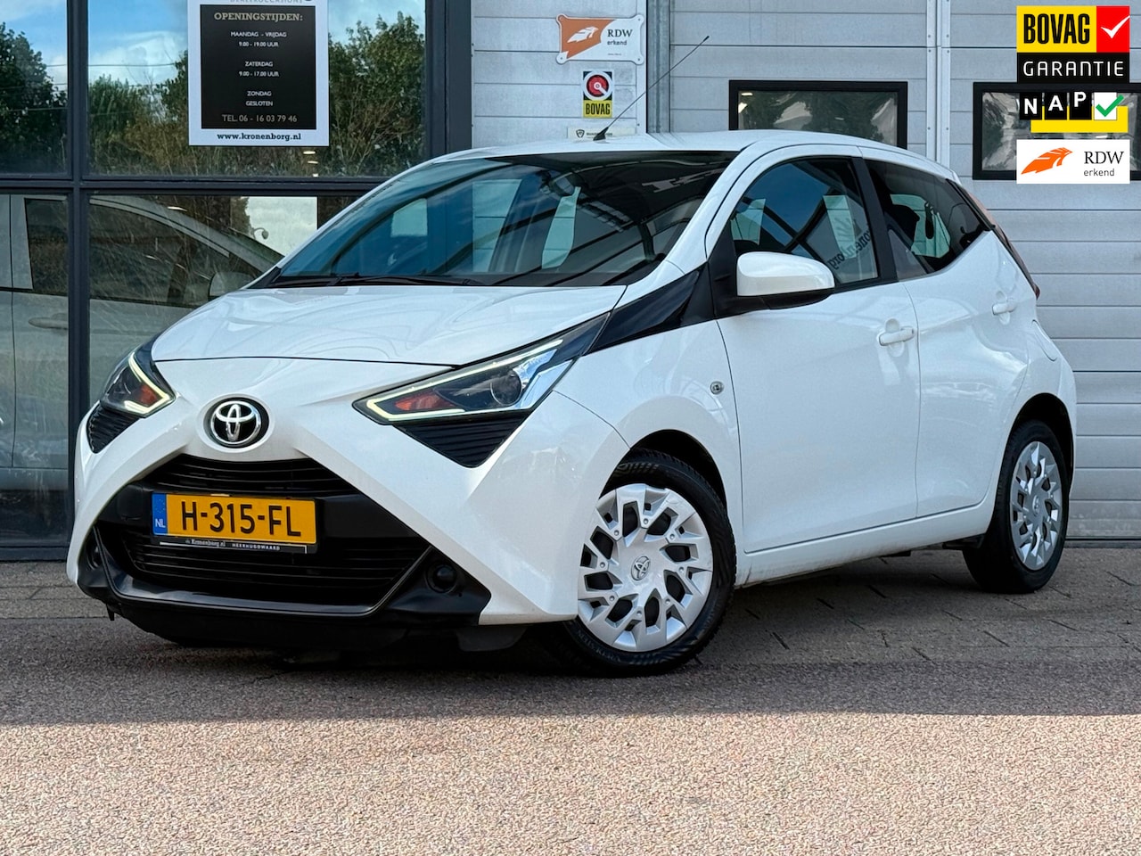 Toyota Aygo - 1.0 VVT-i x-play| CARPLAY| CAMERA| NAVI - AutoWereld.nl
