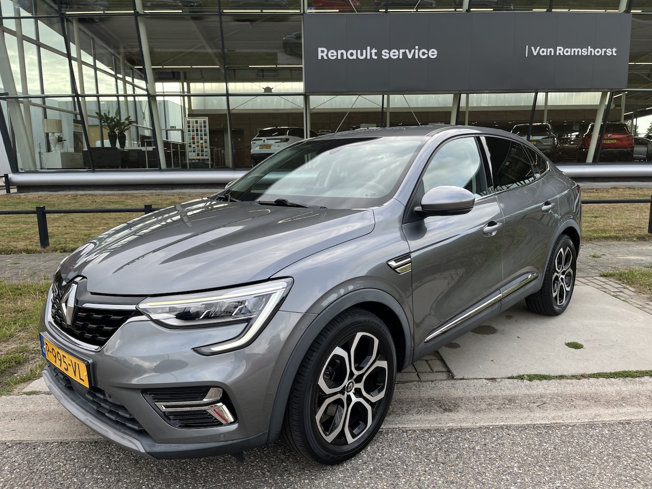 Renault Arkana - 1.6 E-Tech Hybrid 145PK Intens / Trekhaak / Parkeerhulp V+A / Navigatie / Climate / LMV / - AutoWereld.nl