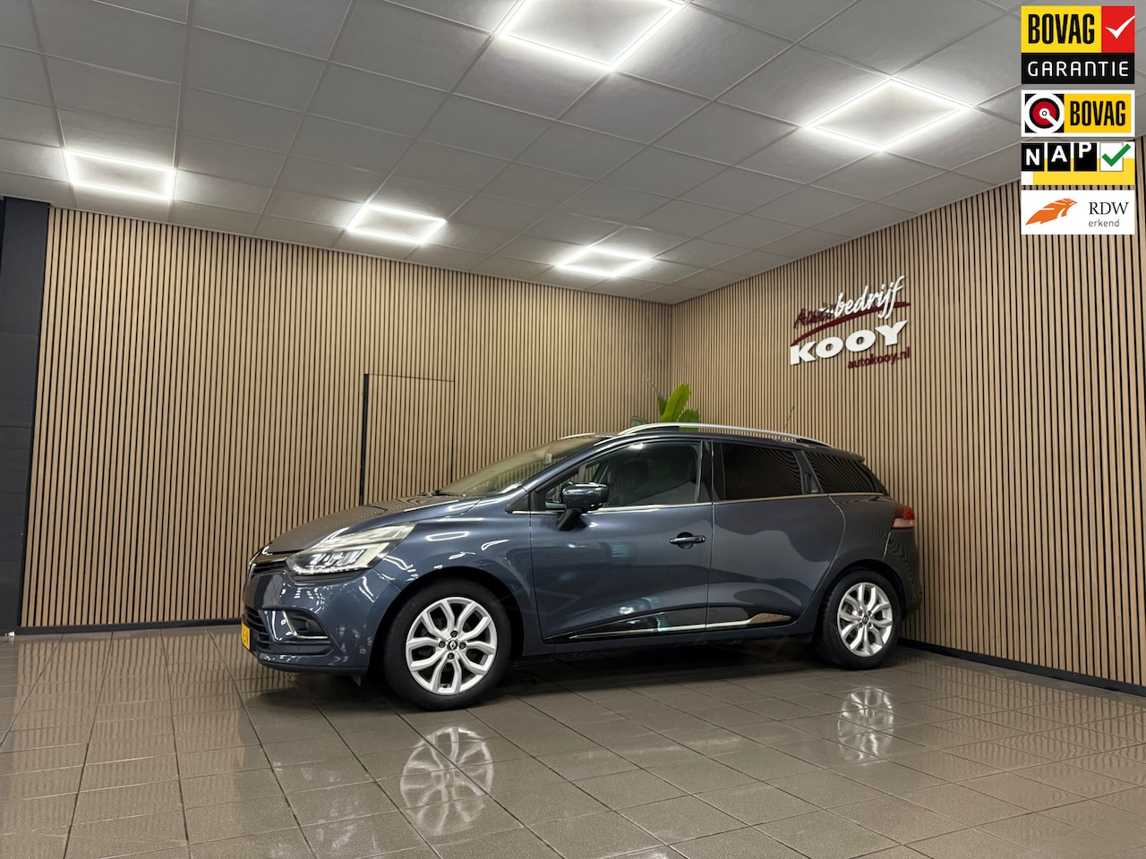 Renault Clio Estate - 0.9 TCe Intens * Navigatie / Camera / LM Velgen / Cruise control / NL Auto * - AutoWereld.nl