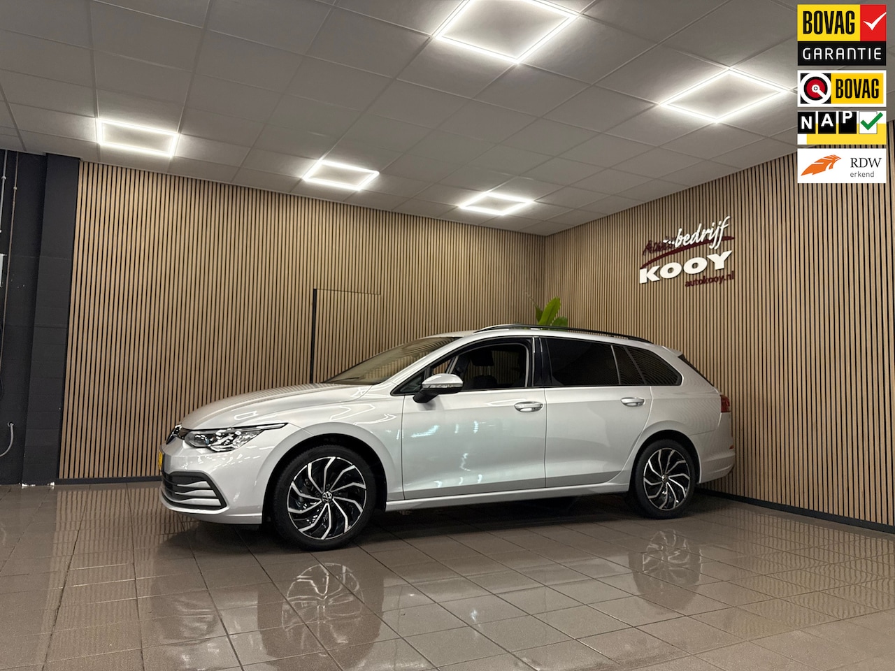 Volkswagen Golf Variant - 1.0 TSI Life * NL Auto / Trekhaak / Carplay / LM Velgen / Navigatie * - AutoWereld.nl