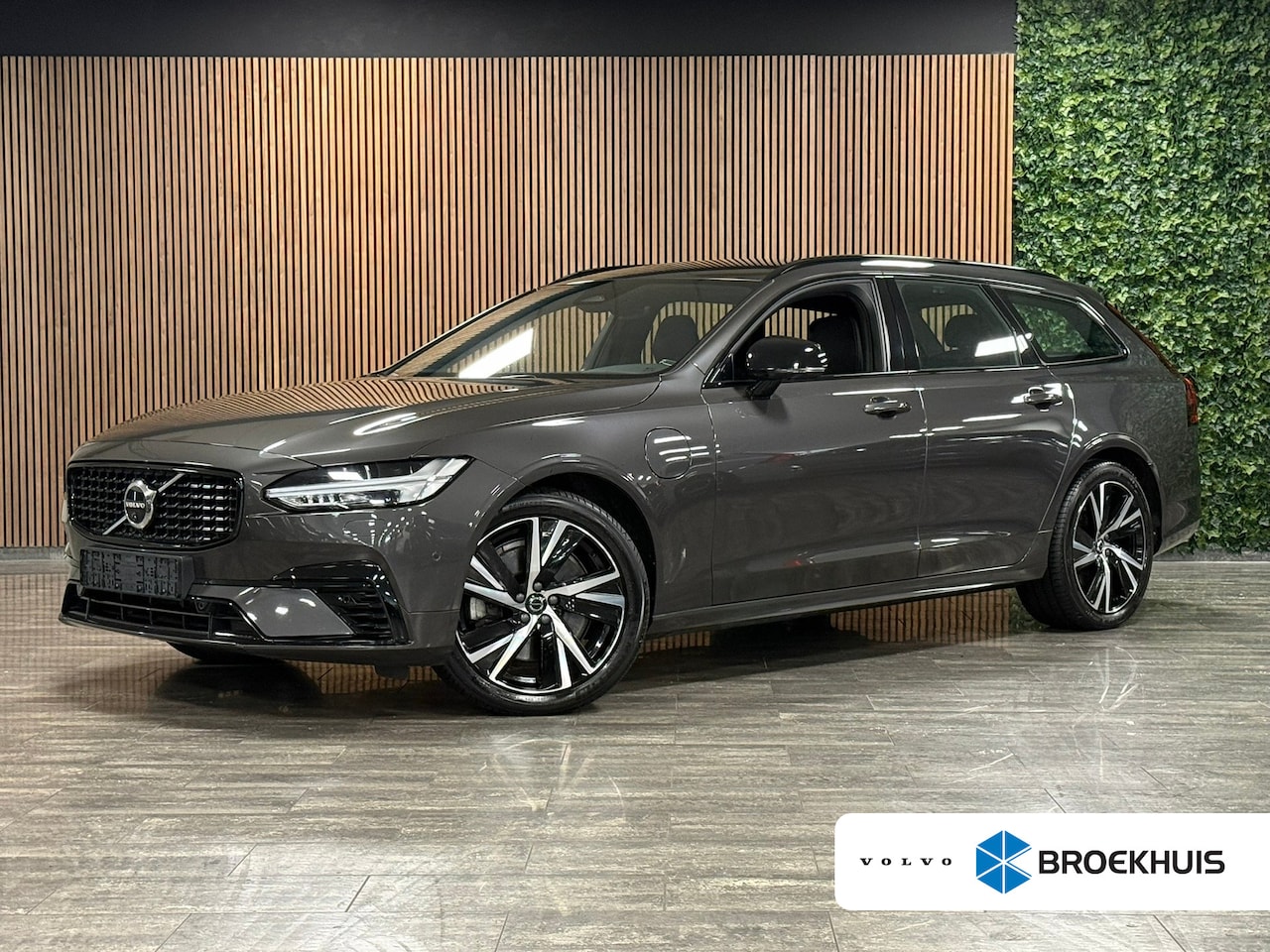 Volvo V90 - T6 AWD Recharge Plus Dark Long Range | Luchtvering | 360 Camera | Harman Kardon | Adaptiev - AutoWereld.nl