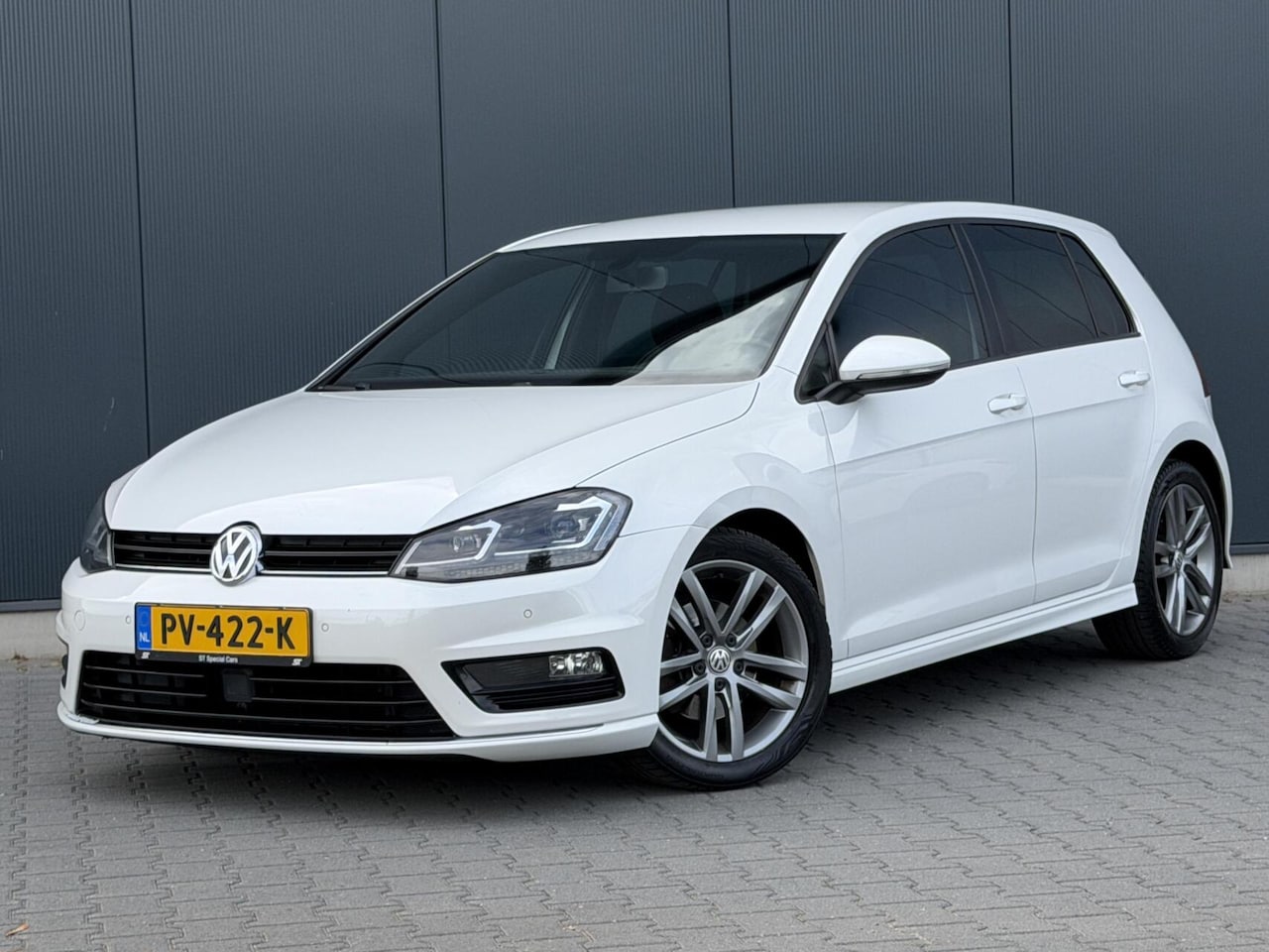 Volkswagen Golf - 1.2 TSI 3x R-Line - Adaptive Cruise - Parelmoer - Goed Onderhouden - AutoWereld.nl