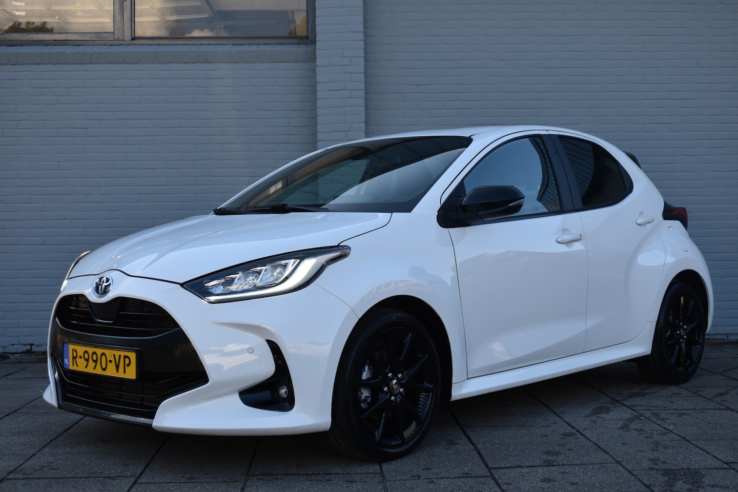 Toyota Yaris - 1.5 Hybrid Executive Automaat 116pk | BSM | PDC | Voorstoelen verwarmd | Keyless entry | - AutoWereld.nl