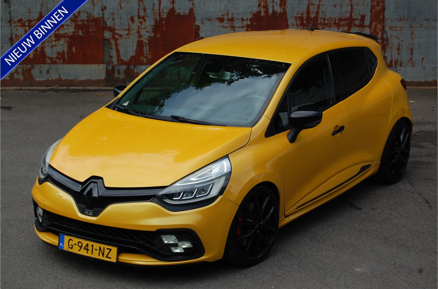 Renault Clio - 1.6 RS / 220 PK / Facelift / 2016 / 134DKM! - AutoWereld.nl