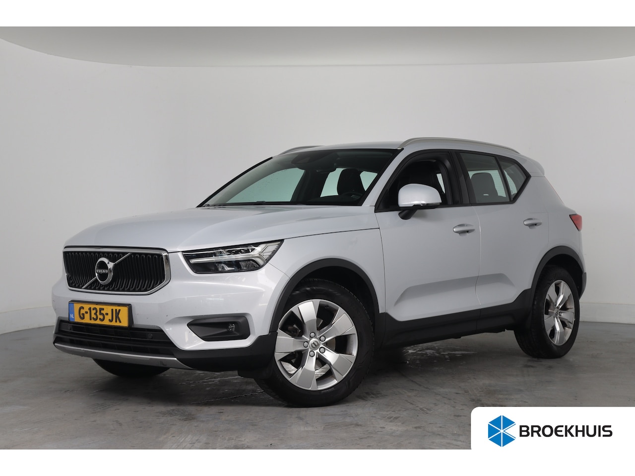 Volvo XC40 - 1.5 T3 Momentum Pro | Dealer Onderhouden! | Trekhaak | Clima | LED | BLIS | Comfort Zetels - AutoWereld.nl