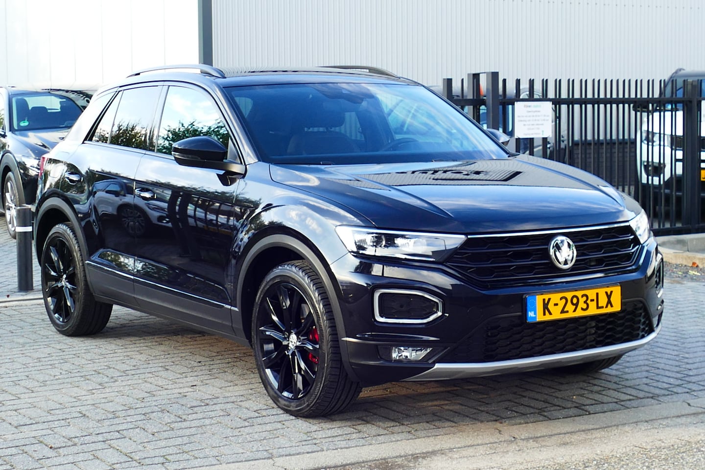 Volkswagen T-Roc - 1.5 TSI Style Business. Adap Cruise, Elk Klep, Camera, Navi, 18"LMV, Full Led, Haak 1500kg - AutoWereld.nl