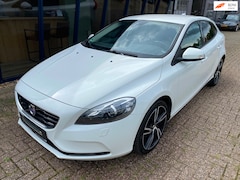 Volvo V40 - 1.6 T2 Momentum 120PK ''18 VELGEN / XENON / PDC