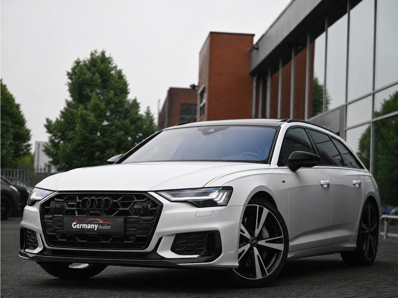 Audi A6 Avant - 50TFSI E 300pk Quattro S-Edition Pano Head-Up B&O Tr.haak Matrix-LED ACC Keyless Memory VO - AutoWereld.nl