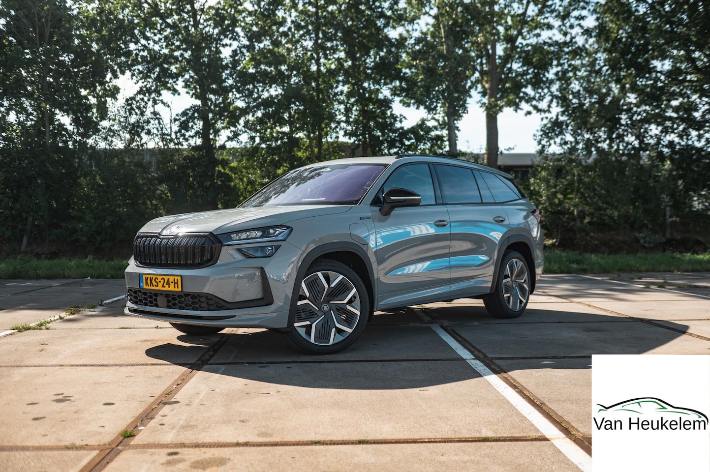 Skoda Kodiaq - 1.5 TSI PHEV Sportline | PANO | TREKHAAK | 20" VELGEN | STEEL GREY - AutoWereld.nl