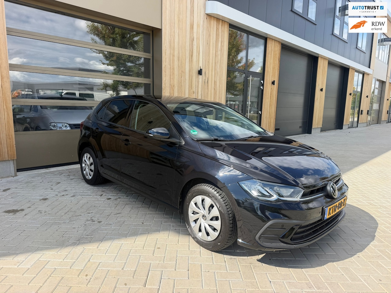 Volkswagen Polo - 1.0 Comfortline 5DRS|Automaat|Stoelverwarming|parkeersensoren|apple CarPlay| digitaal Dash - AutoWereld.nl