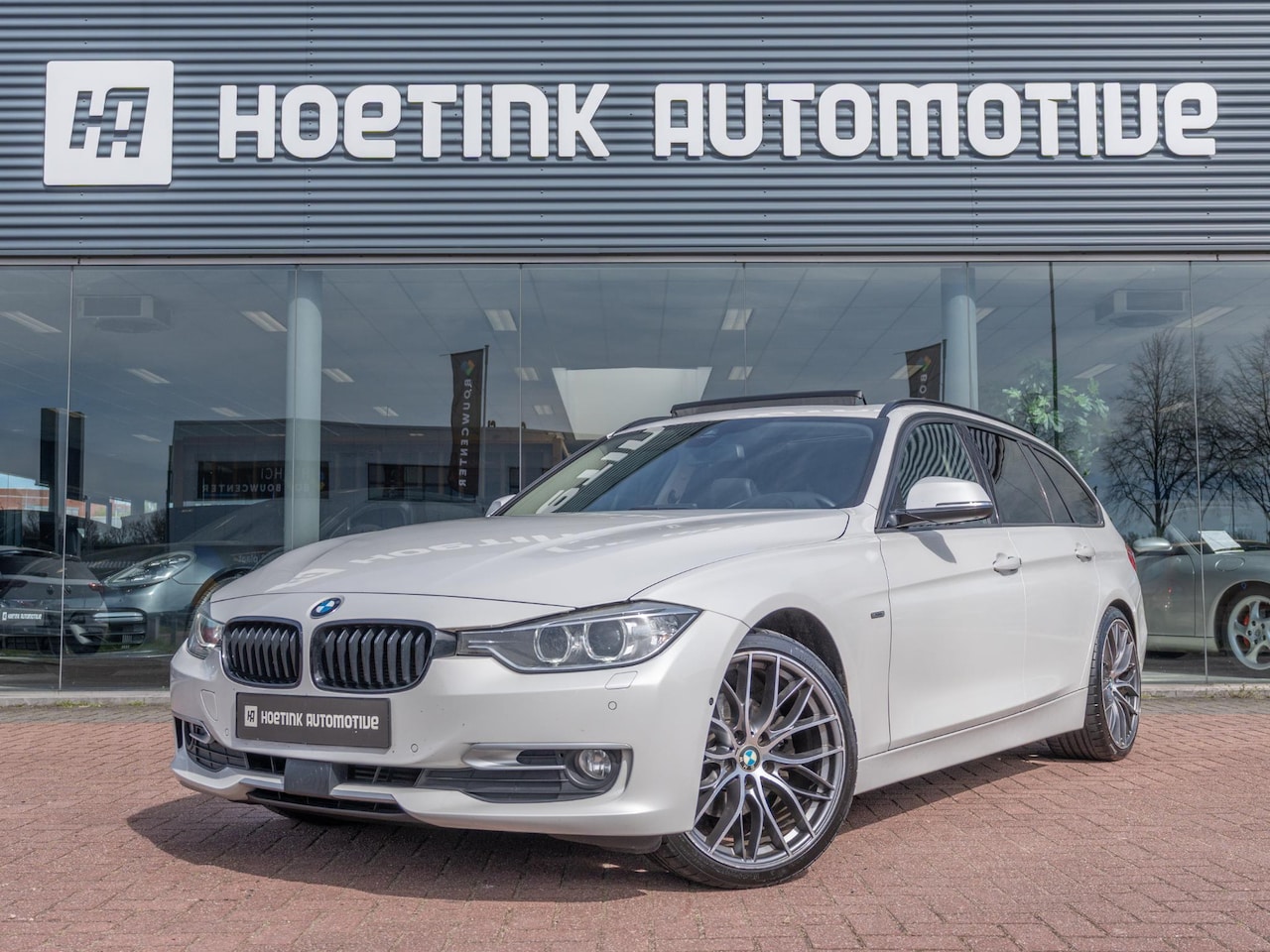 BMW 3-serie Touring - 320d High Executive | Pano | Hud | Dealer onderhouden - AutoWereld.nl