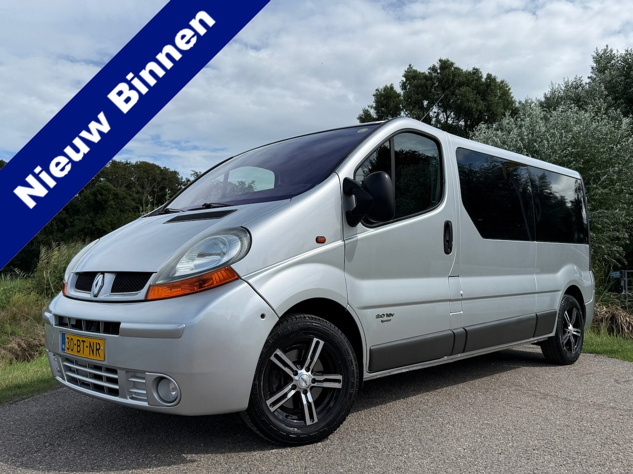 Renault Trafic - 2.0-16V L2H1 Dubbel Cabine | Benzine | Marge | Leder | Airco | 5 Persoons | 16" Velgen | T - AutoWereld.nl