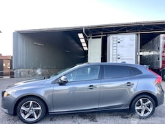 Volvo V40 - V-40 1.6 D2 114pk 6-bak Momentum - navi - camera - velgen - sfeerverl - getint glas - pdc