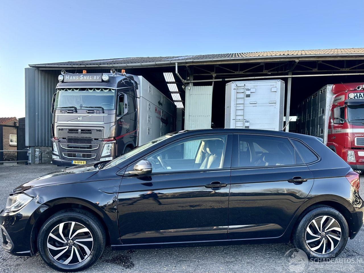 Volkswagen Polo - 1.0 TSI 95pk aut + f1 Life 5drs - 69dkm nap - carplay - front + line assist - airco - crui - AutoWereld.nl