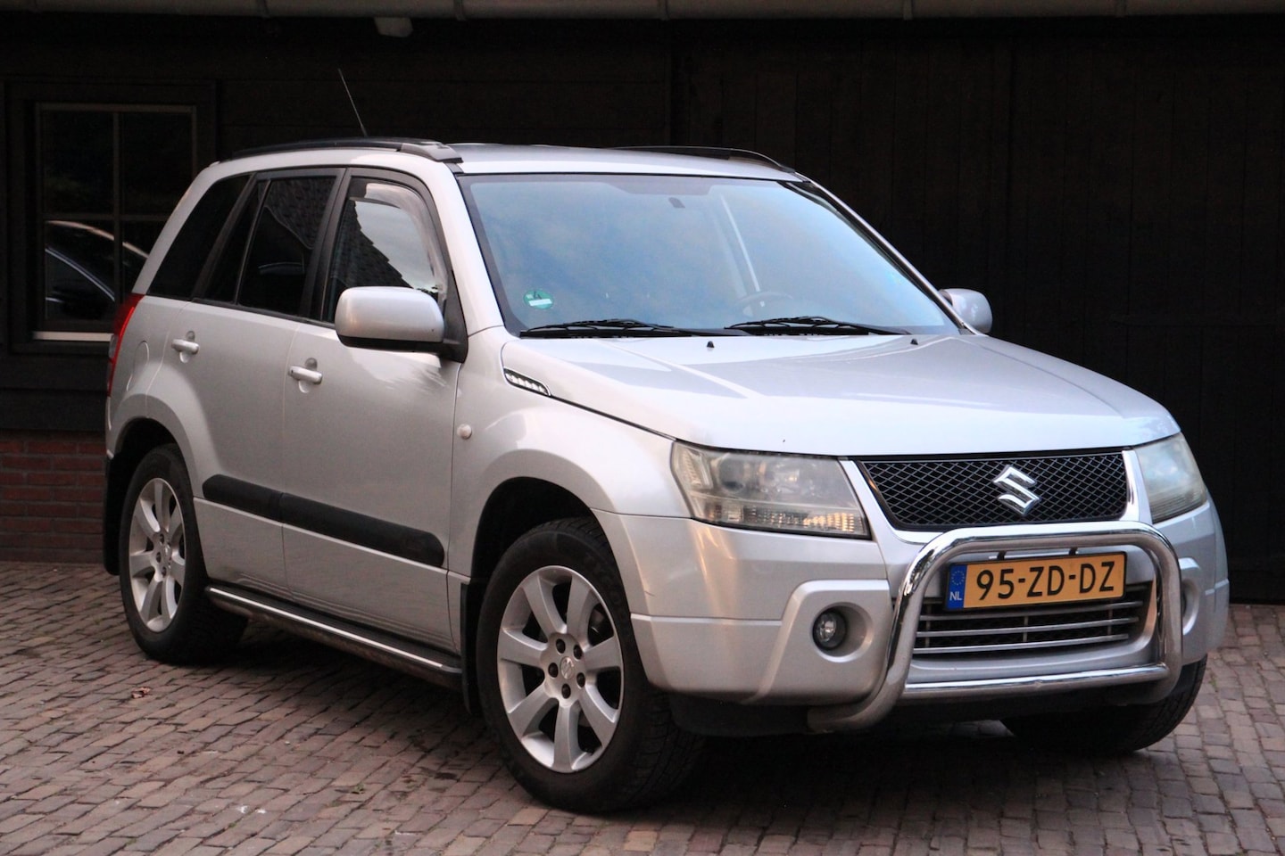 Suzuki Grand Vitara - 1.9 Exclusive 4x4/Airco/Cruise/Lmv/Trekhaak/Apk 04-2027 - AutoWereld.nl