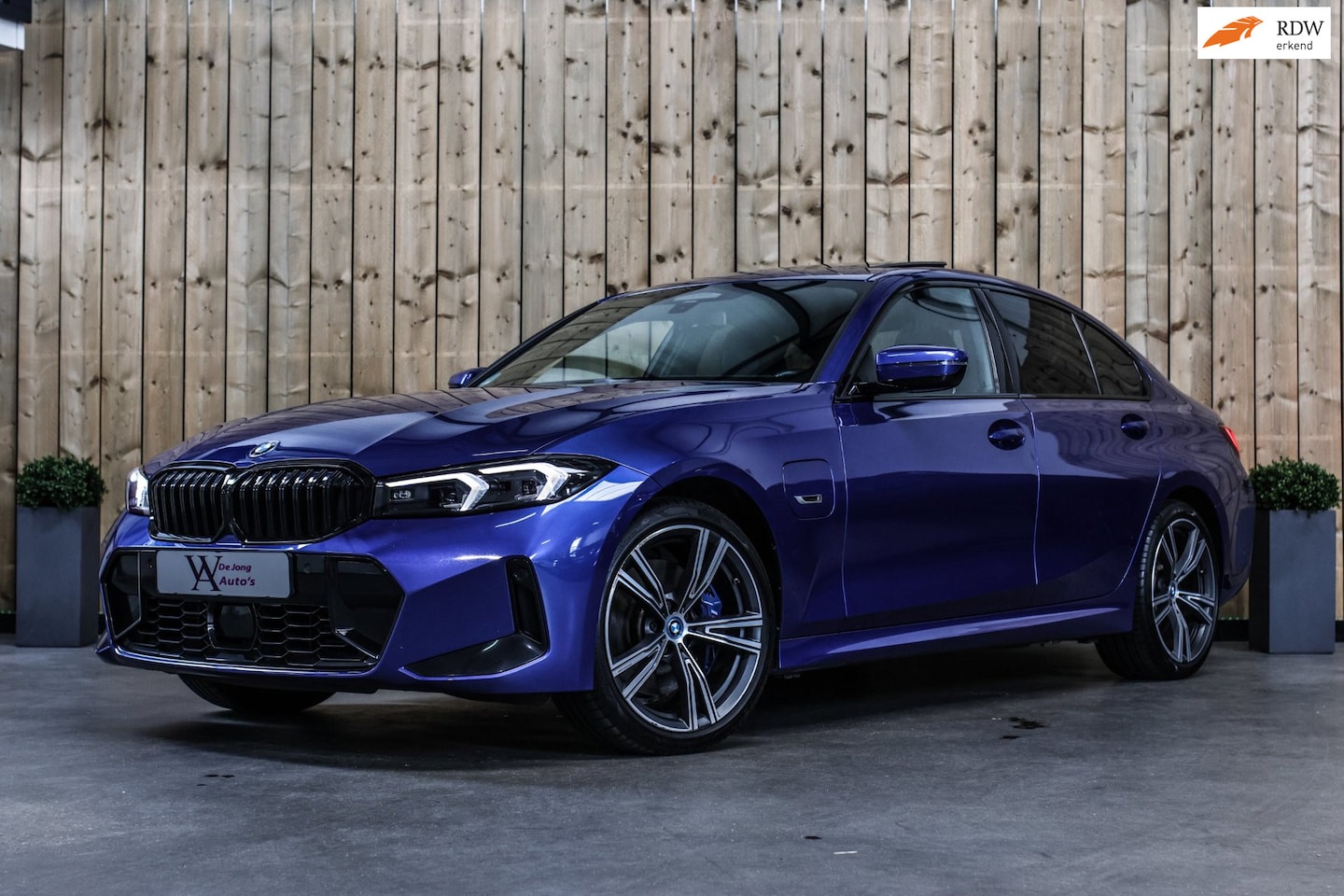 BMW 3-serie - 330e xDrive M-Sport Pro *Pano*H/K*Camera*Head-Up*Comforttoegang* - AutoWereld.nl