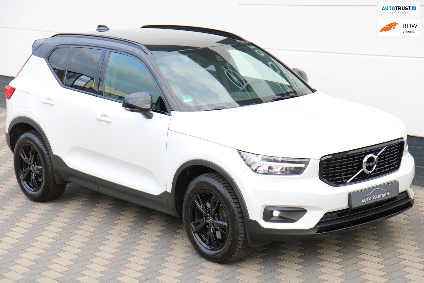 Volvo XC40 - 2.0 T4 AWD R-Design LED Navi Trekhaak H/K !! - AutoWereld.nl
