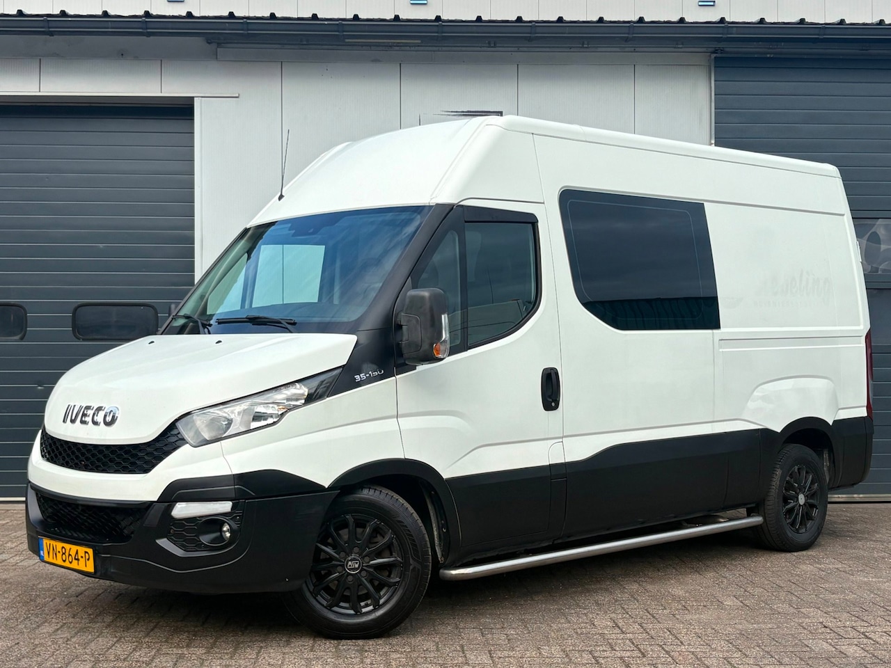 Iveco Daily - 35C15V 2.3 146pk DC 7-pers. Clima Cruise 3.5t Trekhaak - AutoWereld.nl