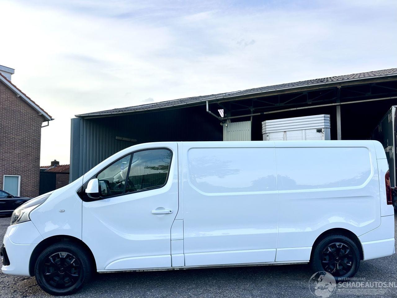 Renault Trafic - 1.6 dCi 90pk 6-bak gereserveerd T29 L2/H1 Comfort - nap - 3.pers - navi - airco - cruise - - AutoWereld.nl