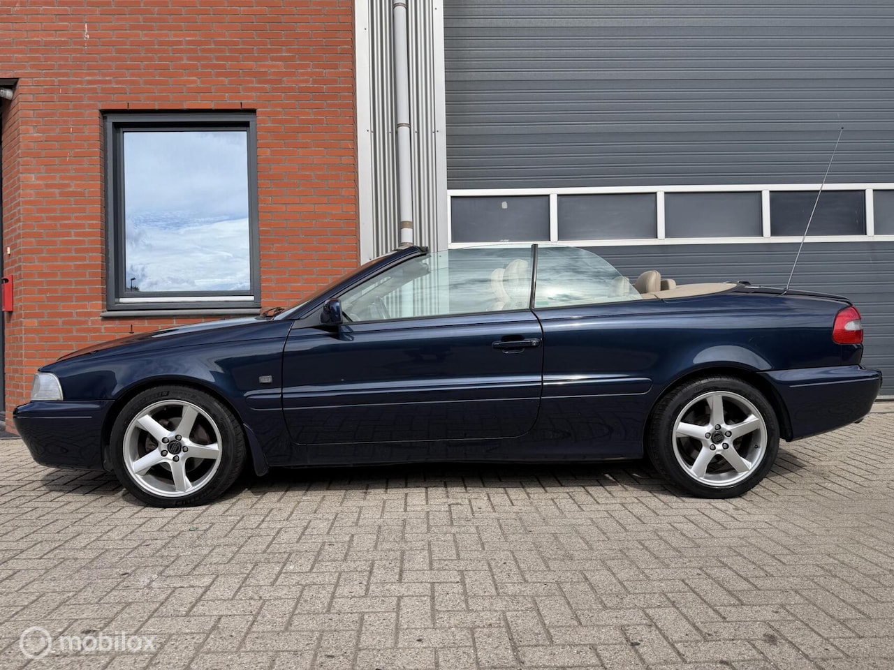 Volvo C70 Convertible - 2.4T Aut. Tourer - dealer o.h. NL auto - AutoWereld.nl