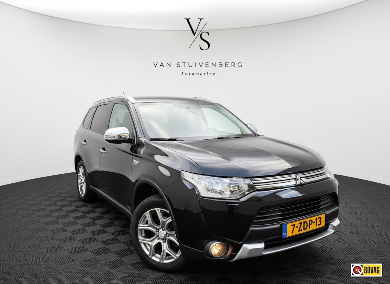 Mitsubishi Outlander - 2.0 PHEV Instyle X-Line PANORAMADAK TREKHAAK LEDER NAVI - AutoWereld.nl