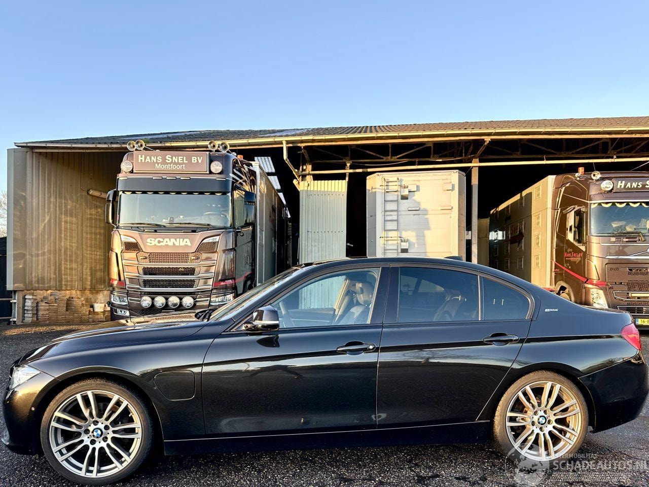BMW 3-serie - 330e 245pk 8-traps aut + f1 high exe - 112dkm nap - harman - stuur + stoelverw v+a - 360ca - AutoWereld.nl