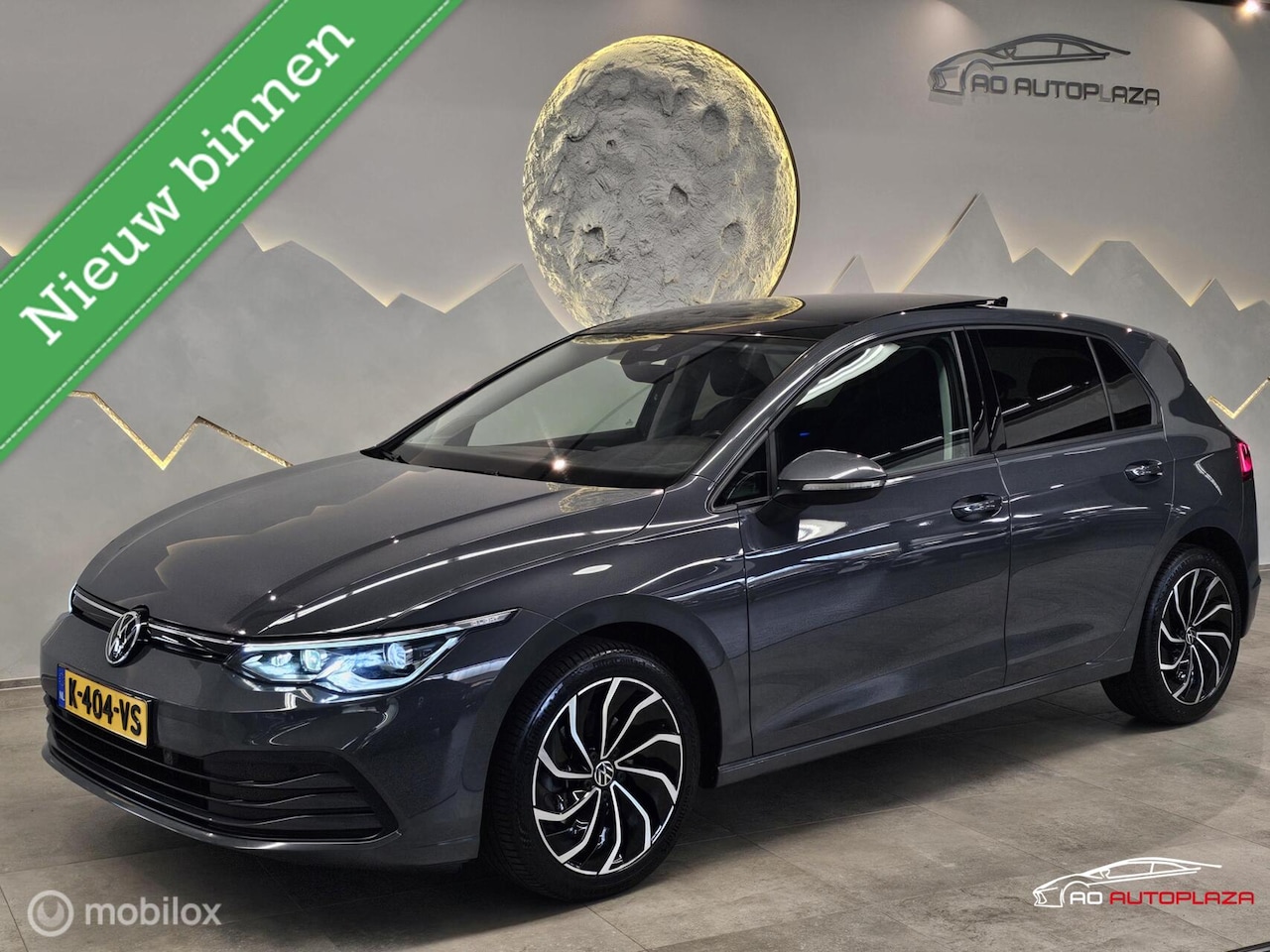 Volkswagen Golf - 1.5 TSI Life Panorama/IQ Light/Carplay/Stoelverwarming - AutoWereld.nl