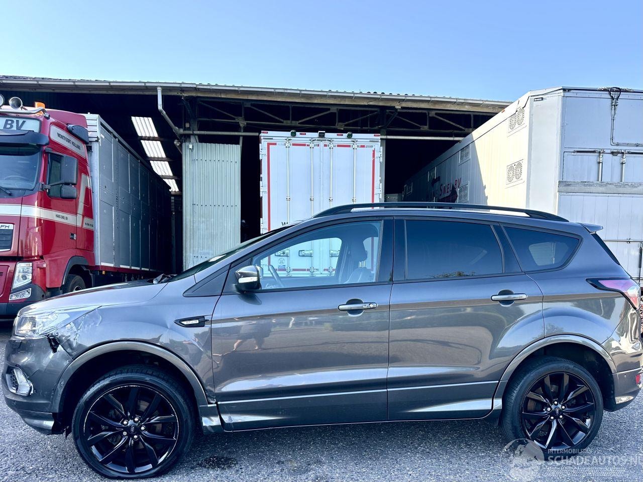 Ford Kuga - 1.5 EcoB Turbo 150pk 6-bak ST-Line - nap - navi - xenon - park assist - leer + alcantara - - AutoWereld.nl