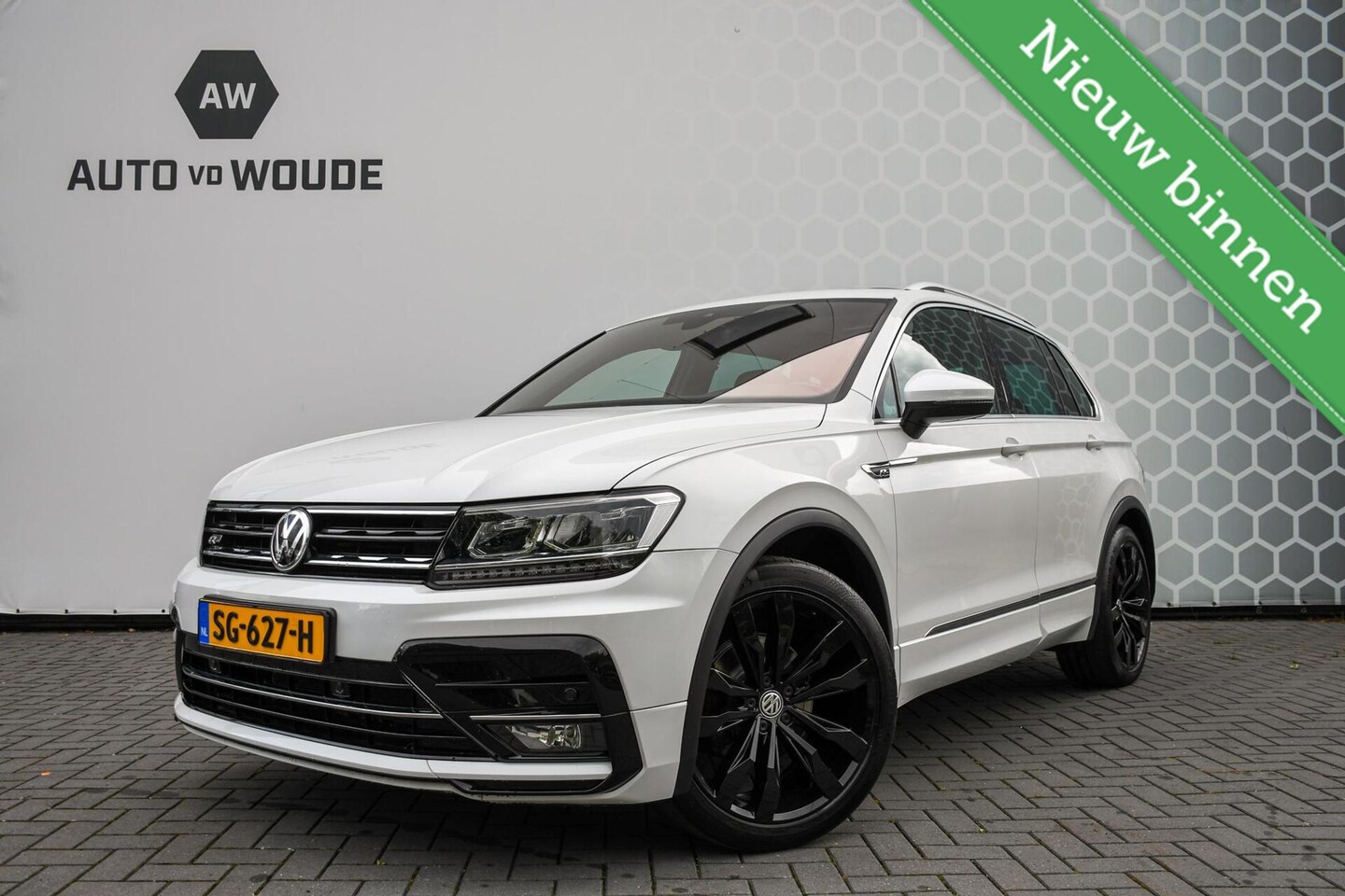 Volkswagen Tiguan - 1.4 TSI Highline R-line PANO NAP Trekhaak Suzuka - AutoWereld.nl
