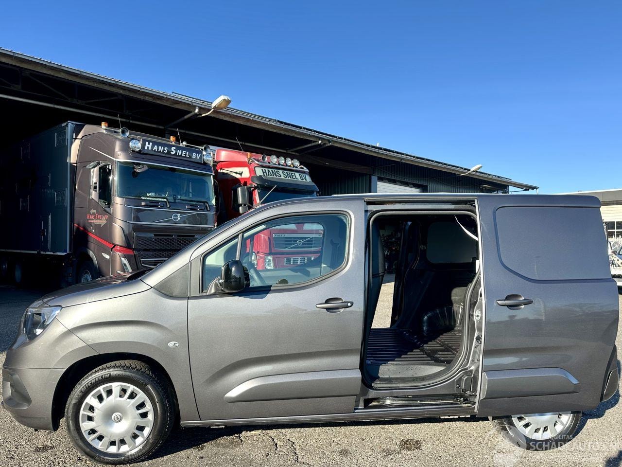 Opel Combo - 1.5D 102pk 6-bak euro.6 L1/H Luxe - 45dkm nap - navi - camera - stoelverw - pdc - 2x schui - AutoWereld.nl