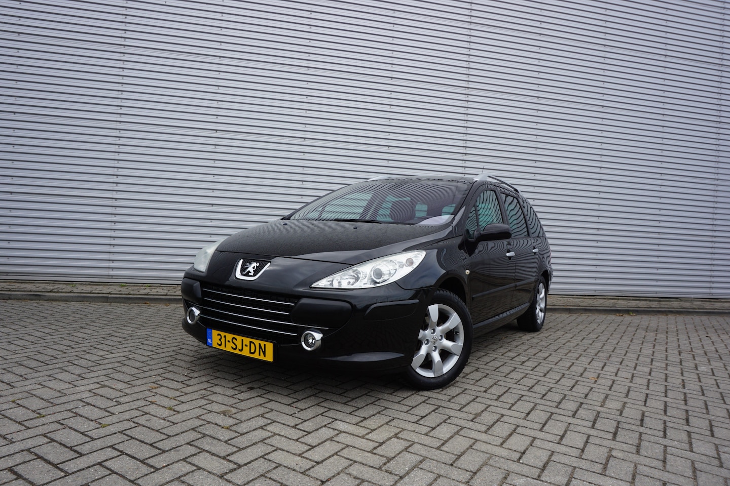Peugeot 307 SW - 1.6-16V Griffe Climate / Cruise / Pano / Leder / Parkeers. / Trekhaak / Lm velgen / NAP - AutoWereld.nl
