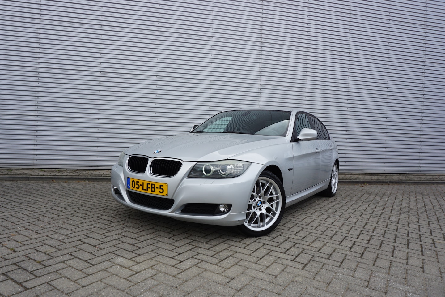 BMW 3-serie - 316i Business Line Airco / Navi / Cruise / Carplay / Parkeers. / Elektr. ramen / Lm velgen - AutoWereld.nl