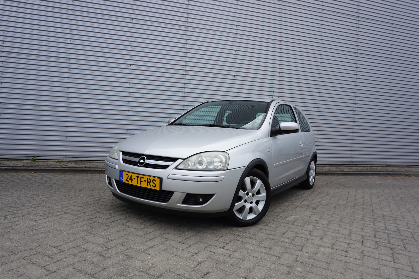 Opel Corsa - 1.2-16V Silverline Airco / Elektr. ramen / Lm velgen / NAP - AutoWereld.nl