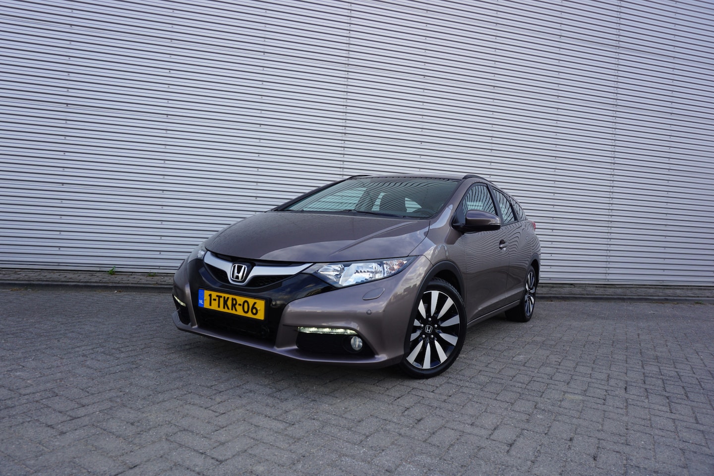 Honda Civic Tourer - 1.8 Sport Business Edition Climate / Cruise / Camera / BT / Stoelverw. / Trekhaak / Lm vel - AutoWereld.nl