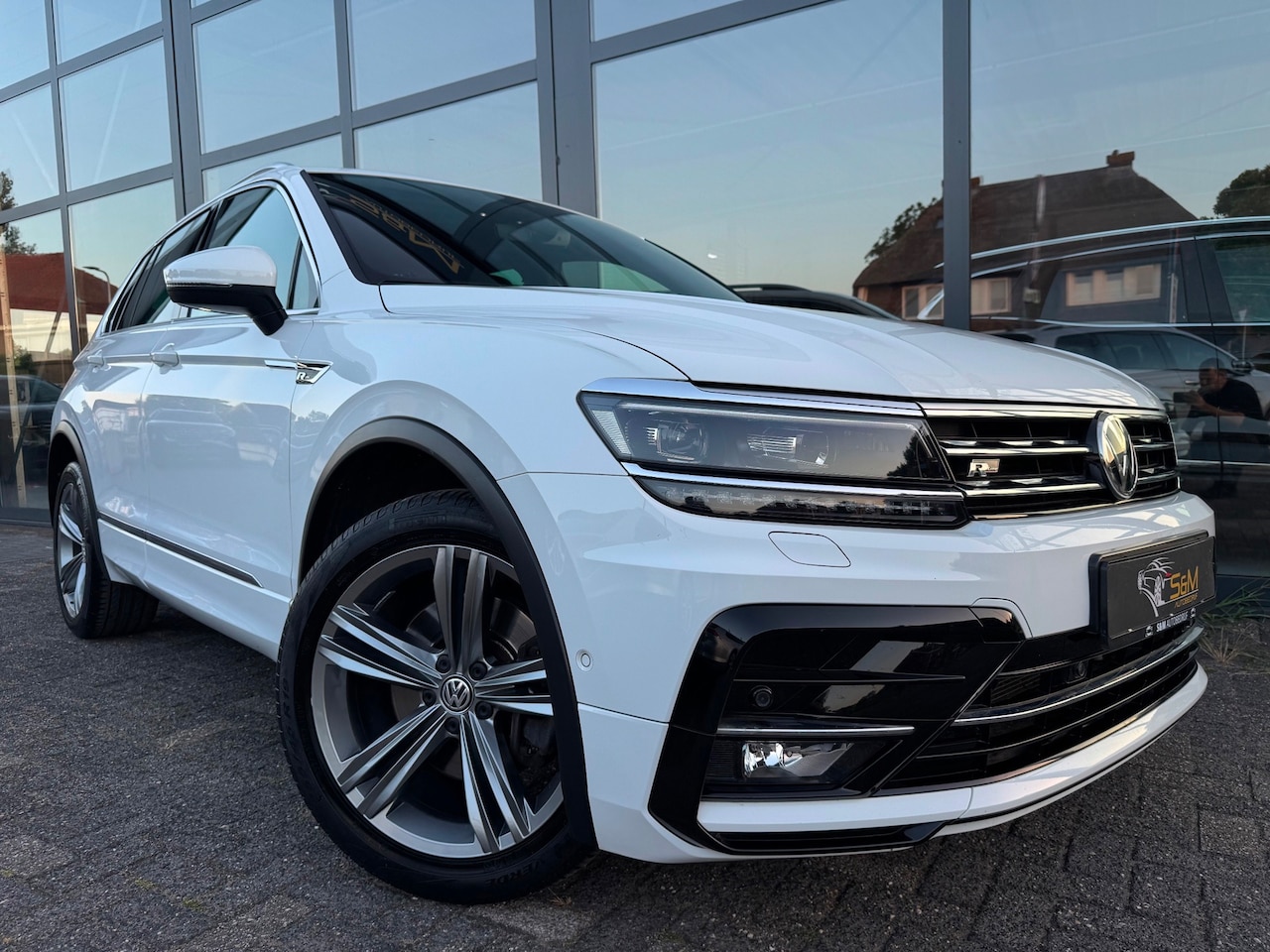 Volkswagen Tiguan - 2.0 TSI 4Motion Highline Business 2X R-Line - AutoWereld.nl