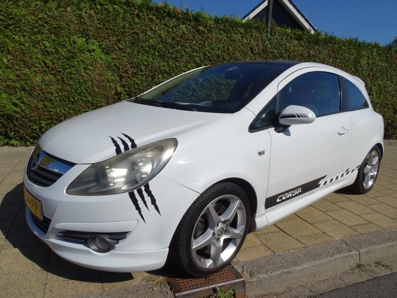 Opel Corsa - 1.6-16V GSI-210Pk-Airco-Cruise-Kleppensysteem-Carplay - AutoWereld.nl